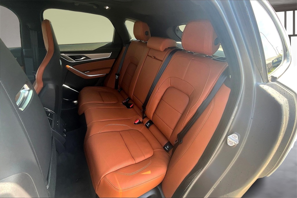 2026 Jaguar F-PACE P400 R-Dynamic S photo 10