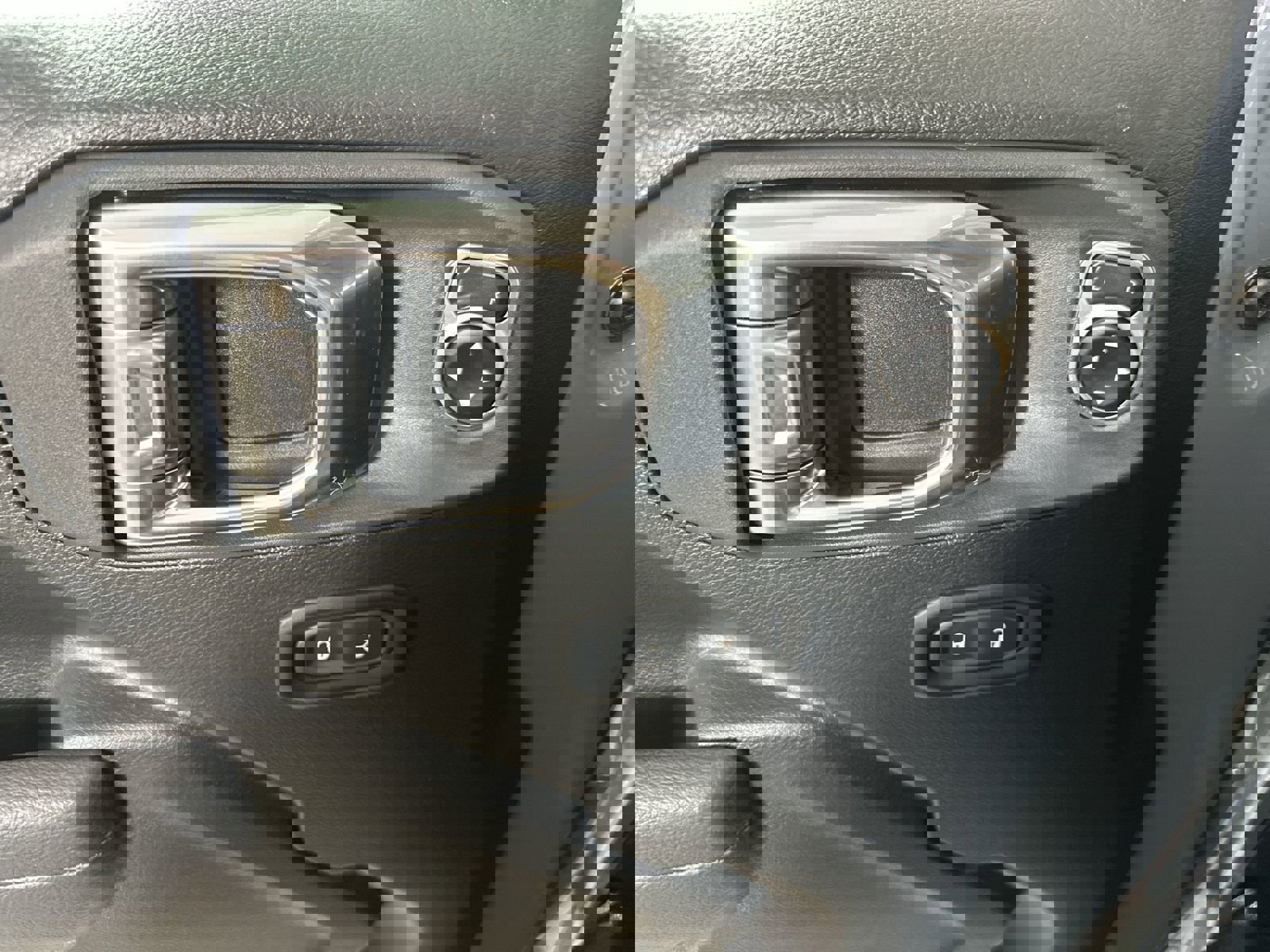 2025 Jeep Wrangler Sport S photo 4
