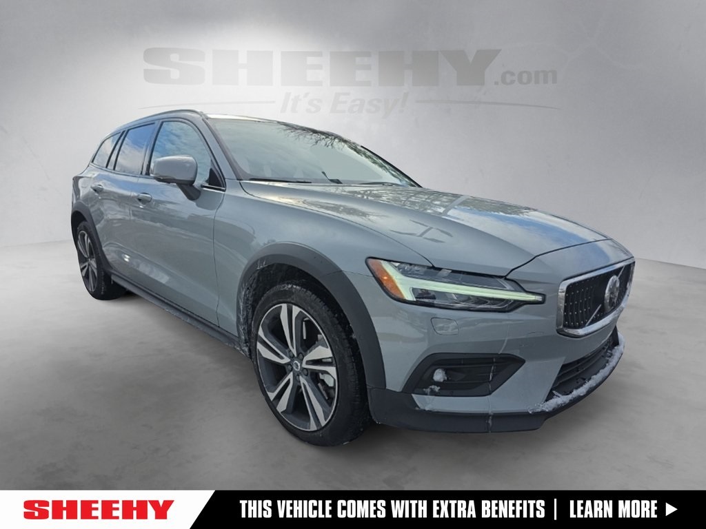 2025 Volvo V60 Cross Country Plus's photo