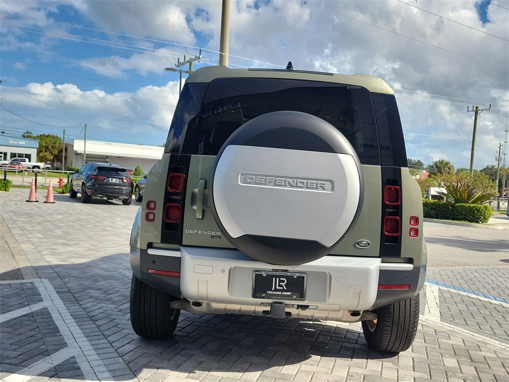 2022 Land Rover Defender 110 SE photo 3