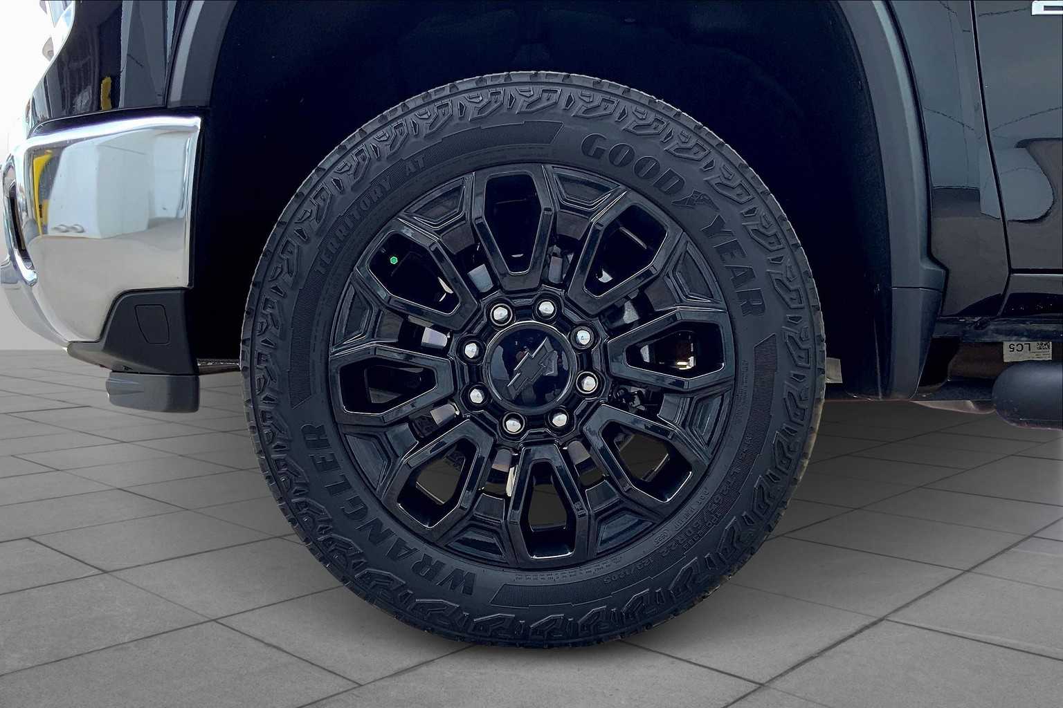 2024 Chevrolet Silverado 2500HD LTZ photo 9