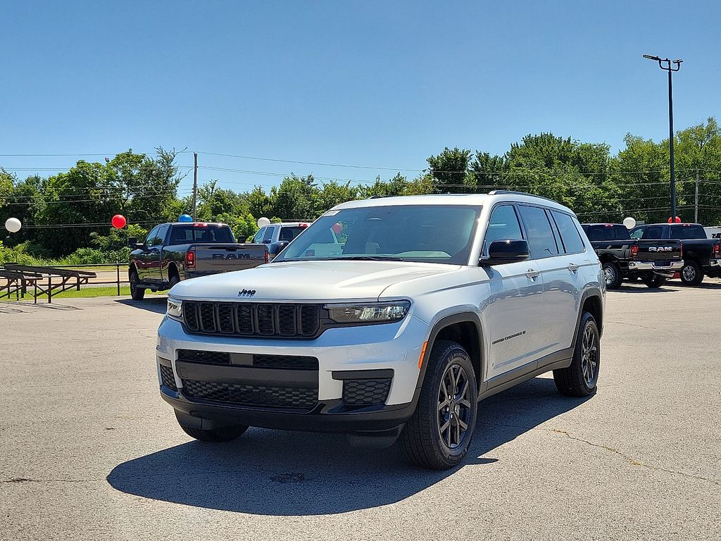 2025 Jeep Grand Cherokee Altitude X photo 2