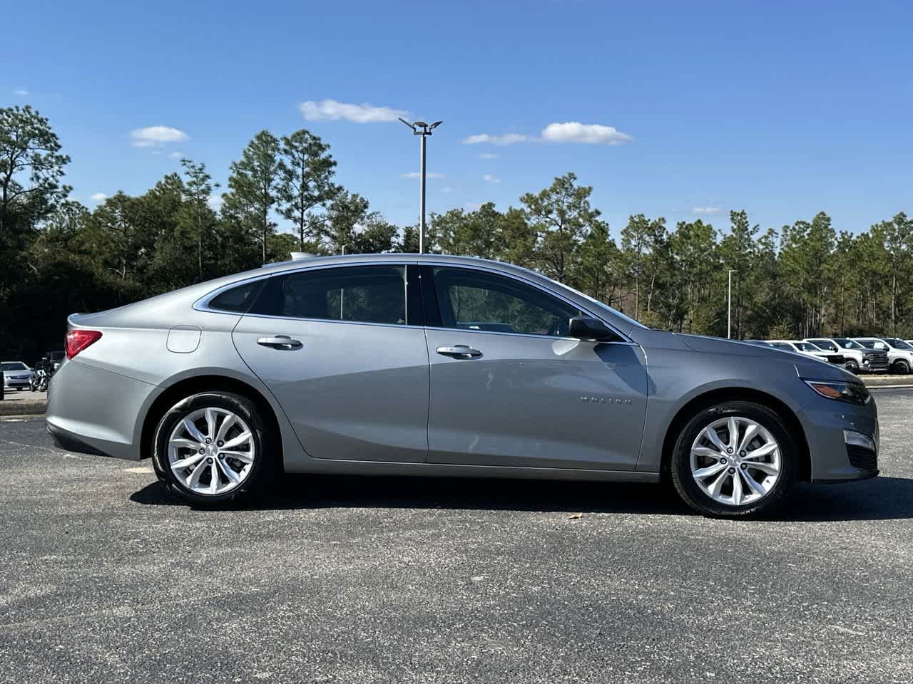 2024 Chevrolet Malibu 1LT photo 3