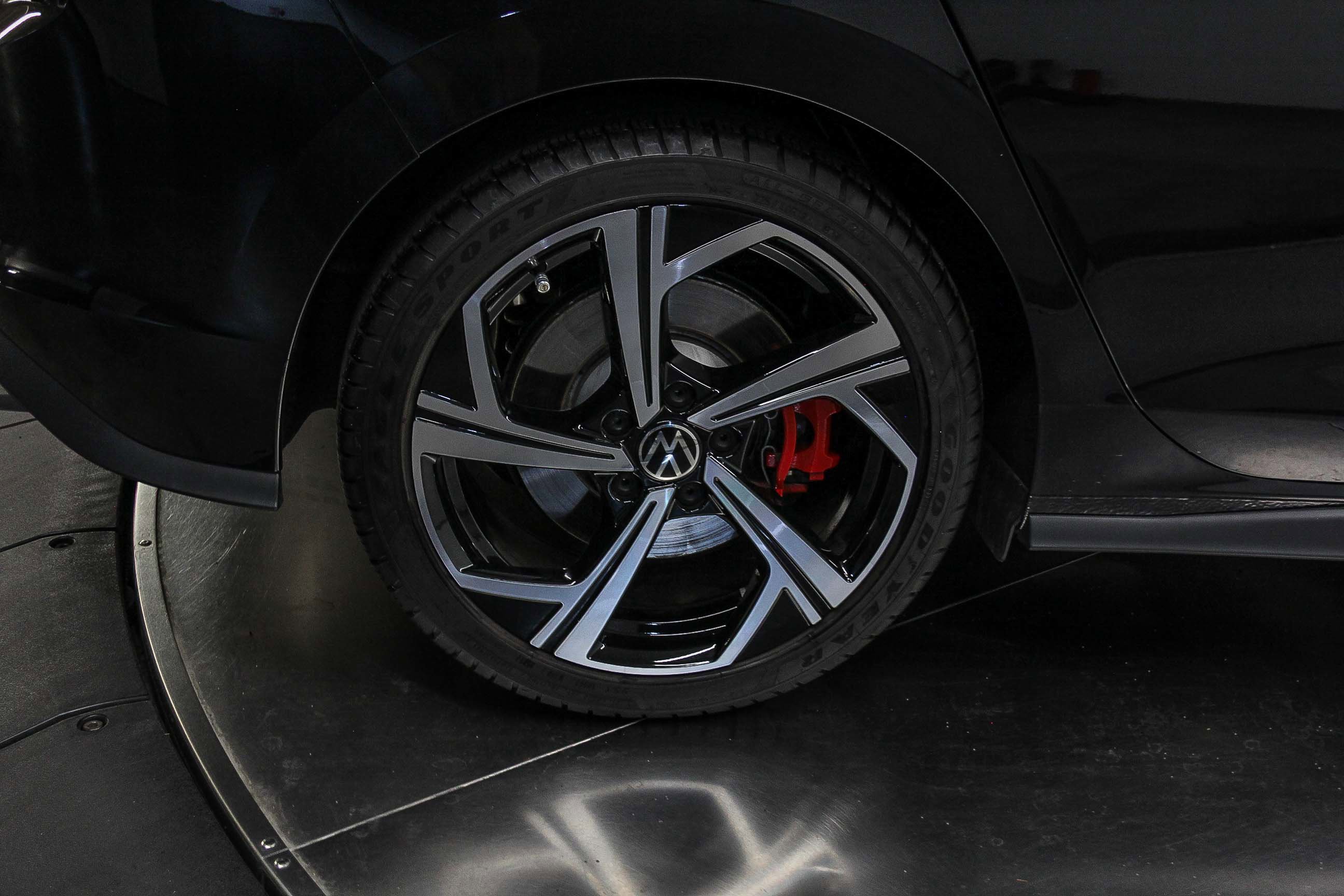 2024 Volkswagen Golf GTI SE photo 8