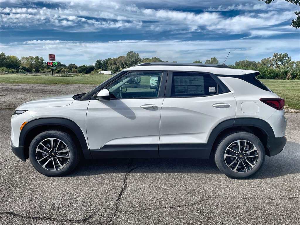 2026 Chevrolet Trailblazer LT photo 2