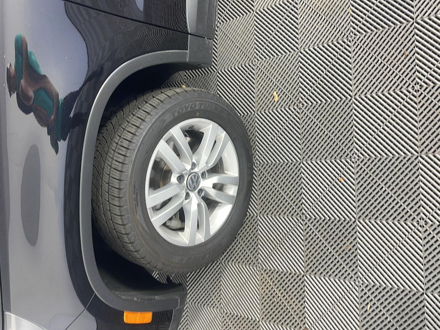 2016 Volkswagen Tiguan S photo 10