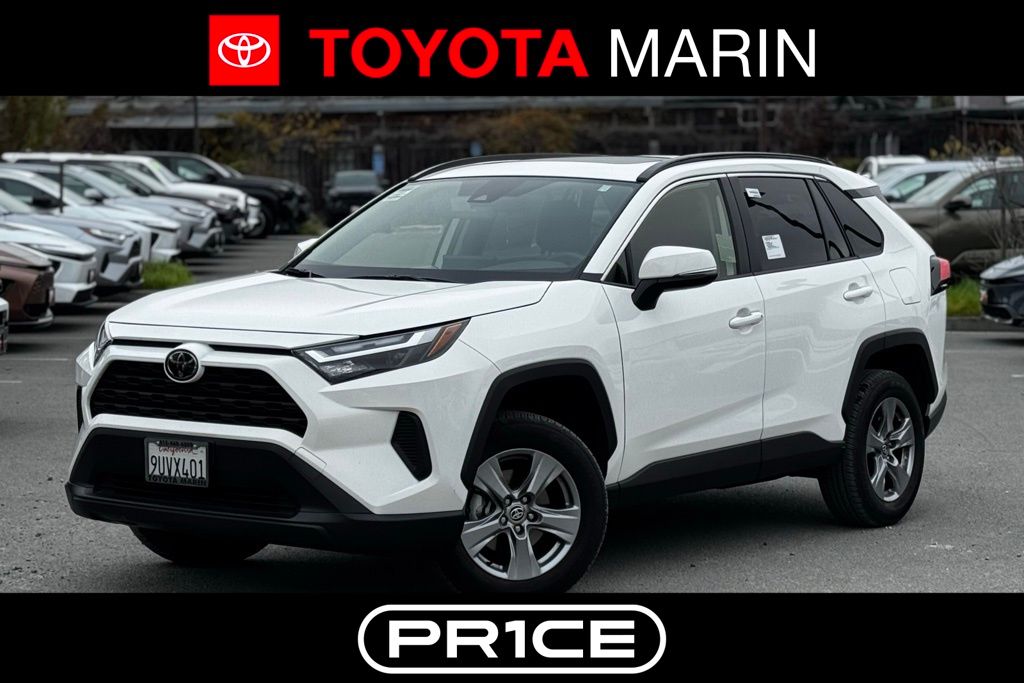 2025 Toyota RAV4 XLE's photo