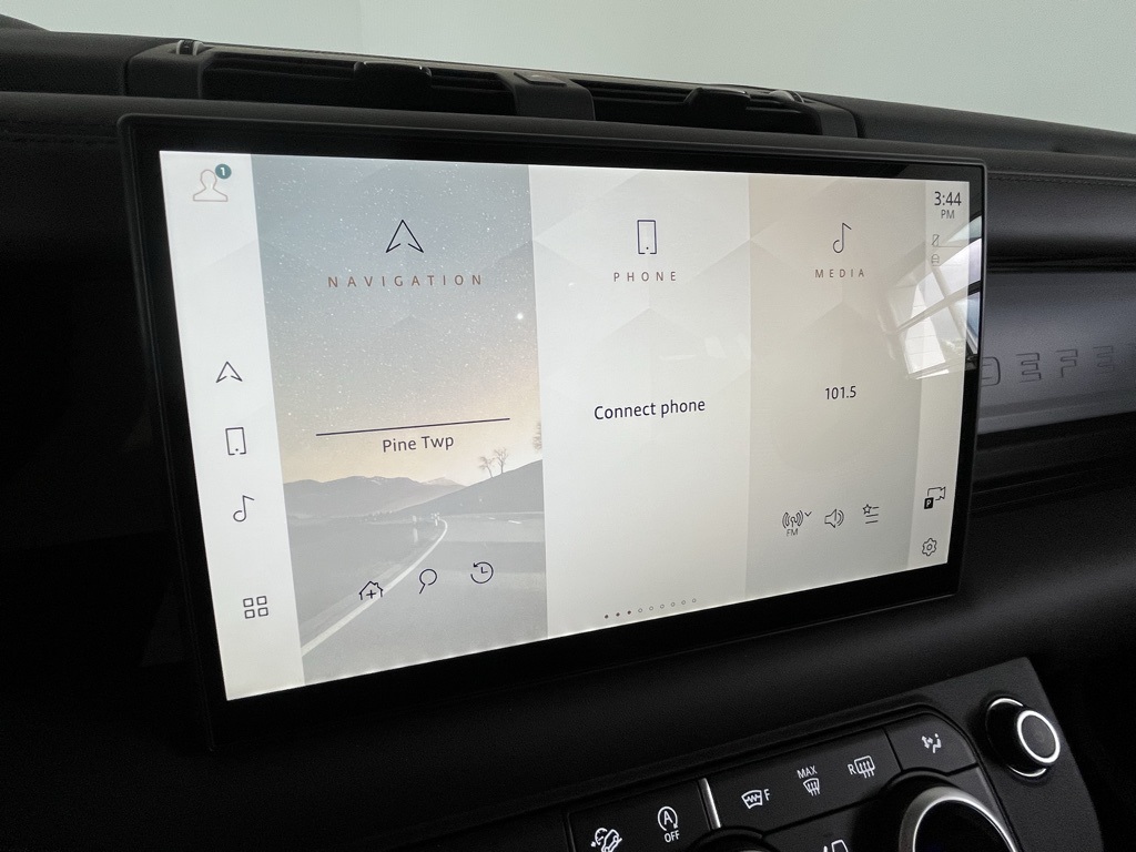 2025 Land Rover Defender 130 X-Dynamic SE photo 24