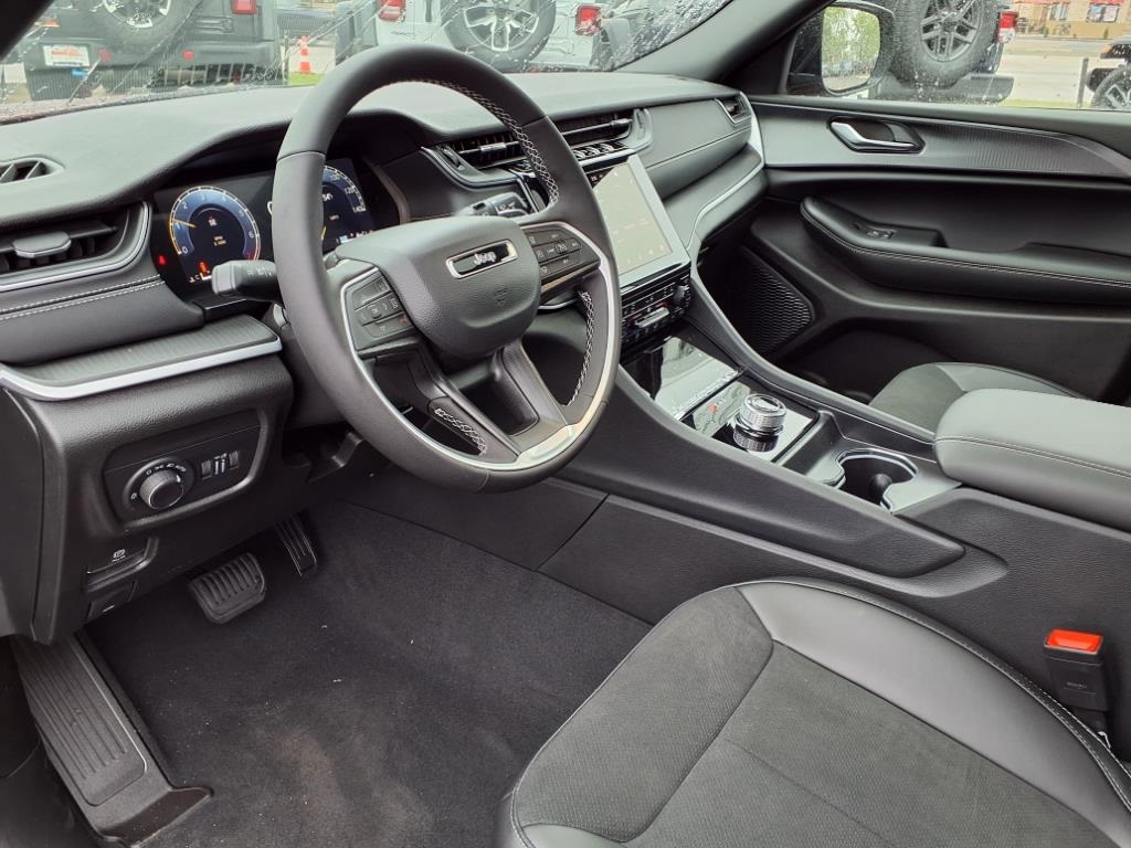 2025 Jeep Grand Cherokee Altitude X photo 4