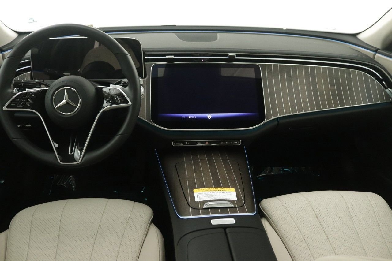 2025 Mercedes Benz E 350 4MATIC photo 4