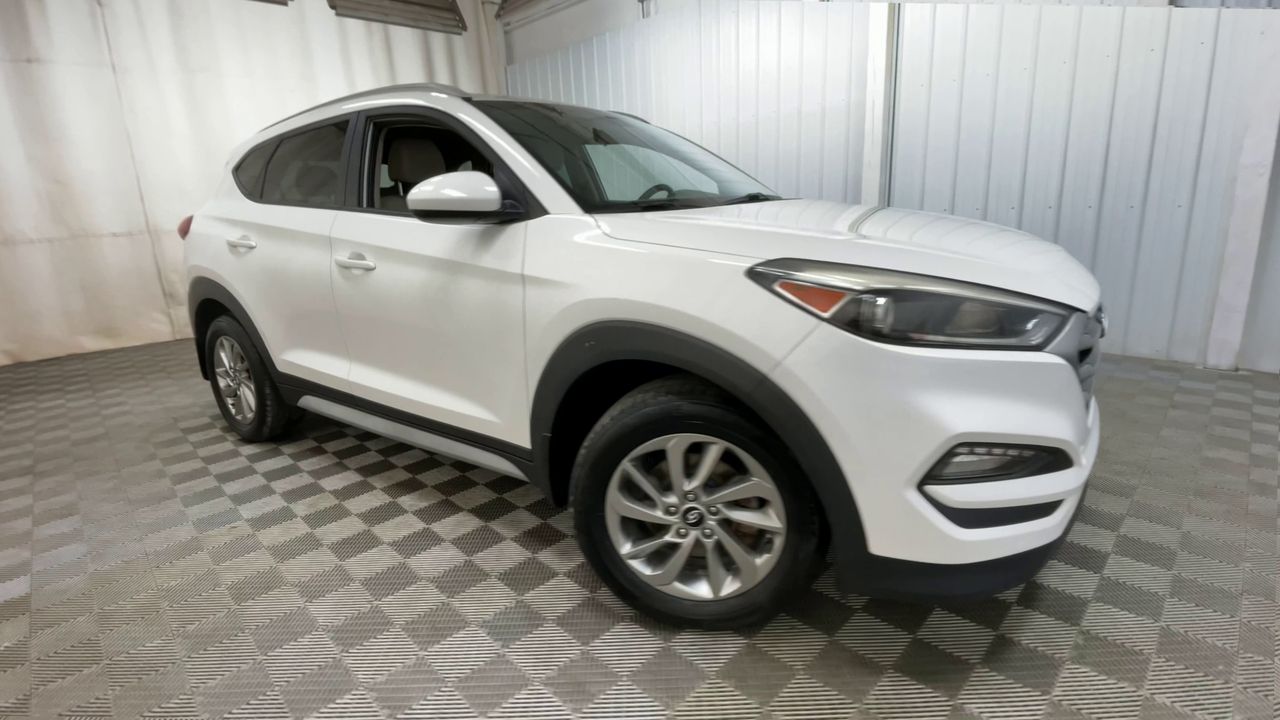 2017 Hyundai Tucson SE photo 2