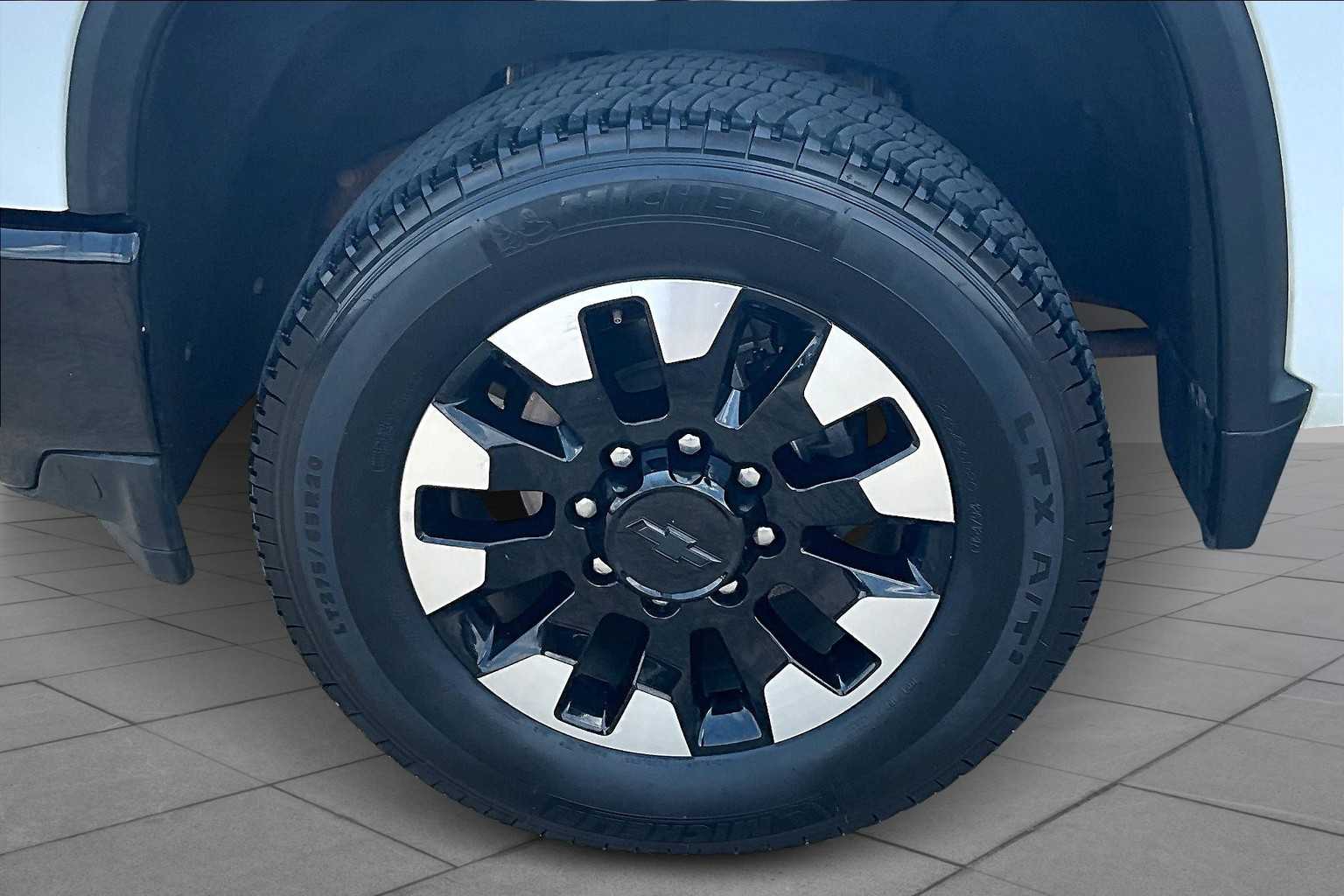 2020 Chevrolet Silverado 2500HD Custom photo 9