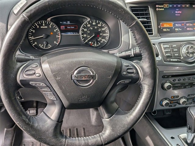 2018 Nissan Pathfinder SL photo 16