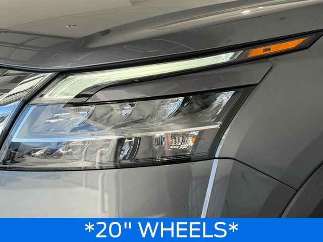 2022 Nissan Pathfinder Platinum photo 6