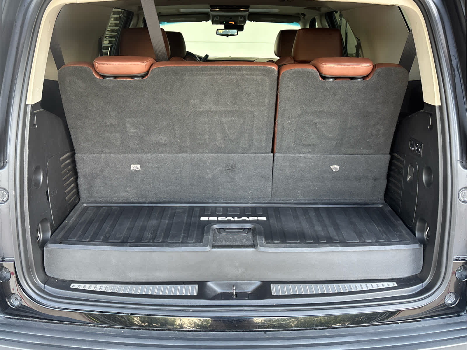 2018 Cadillac Escalade Premium Luxury photo 21