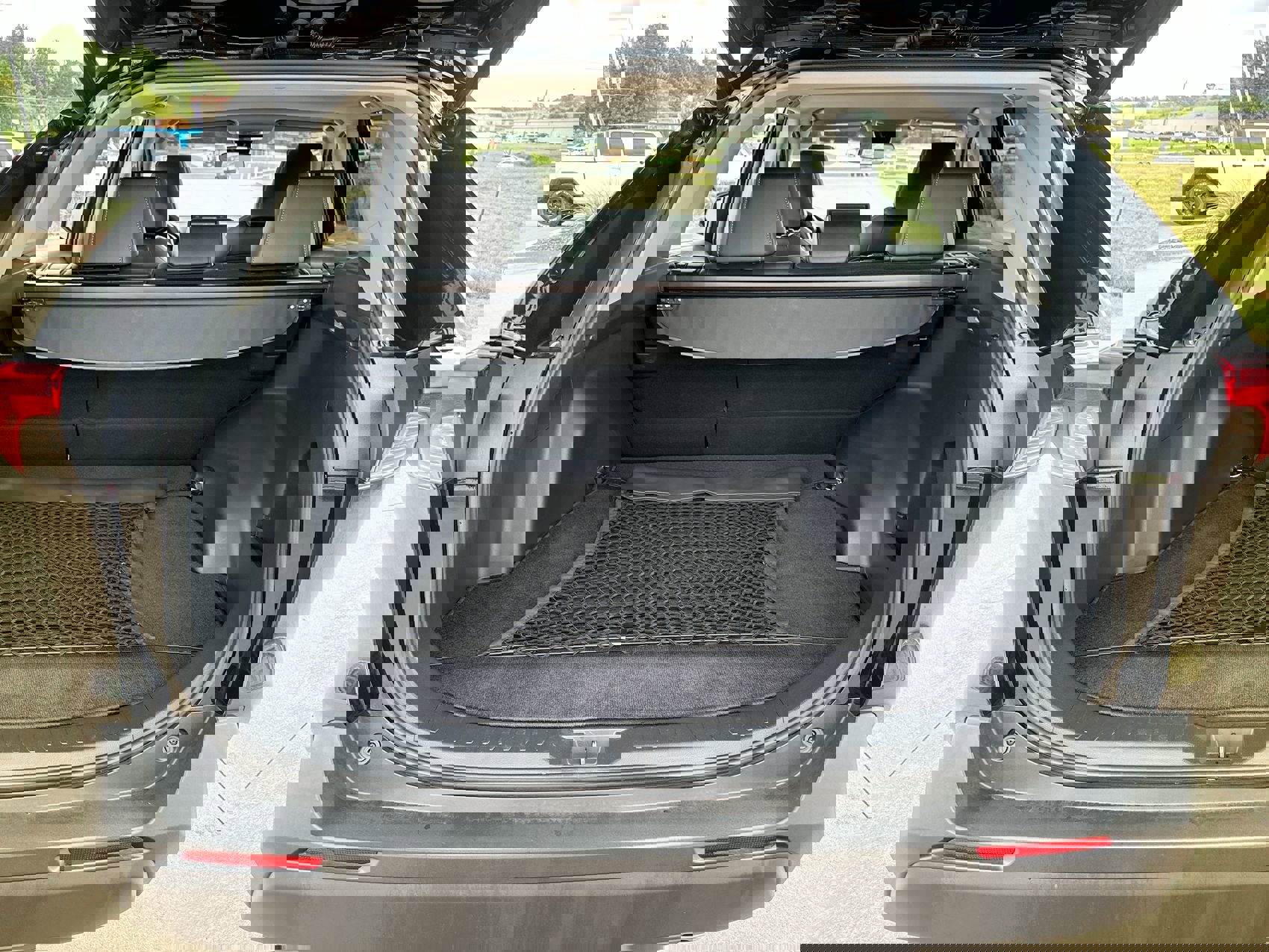2021 Toyota RAV4 XLE Premium photo 19