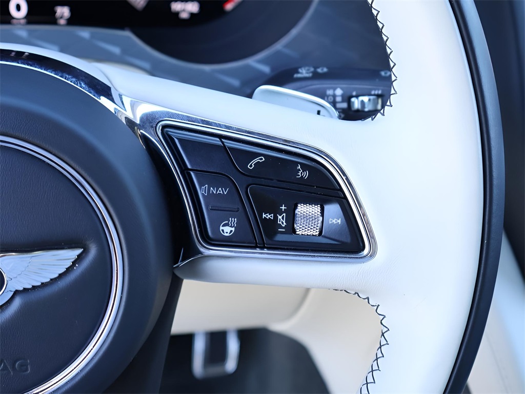 2023 Bentley Bentayga EWB Azure photo 32