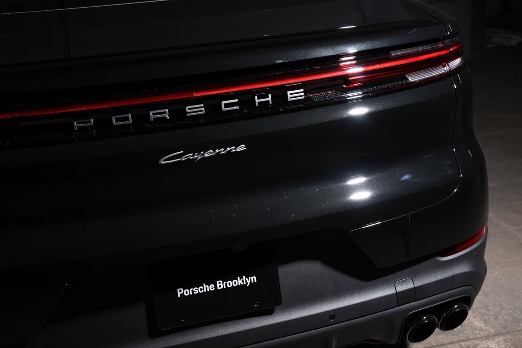 2025 Porsche Cayenne photo 12