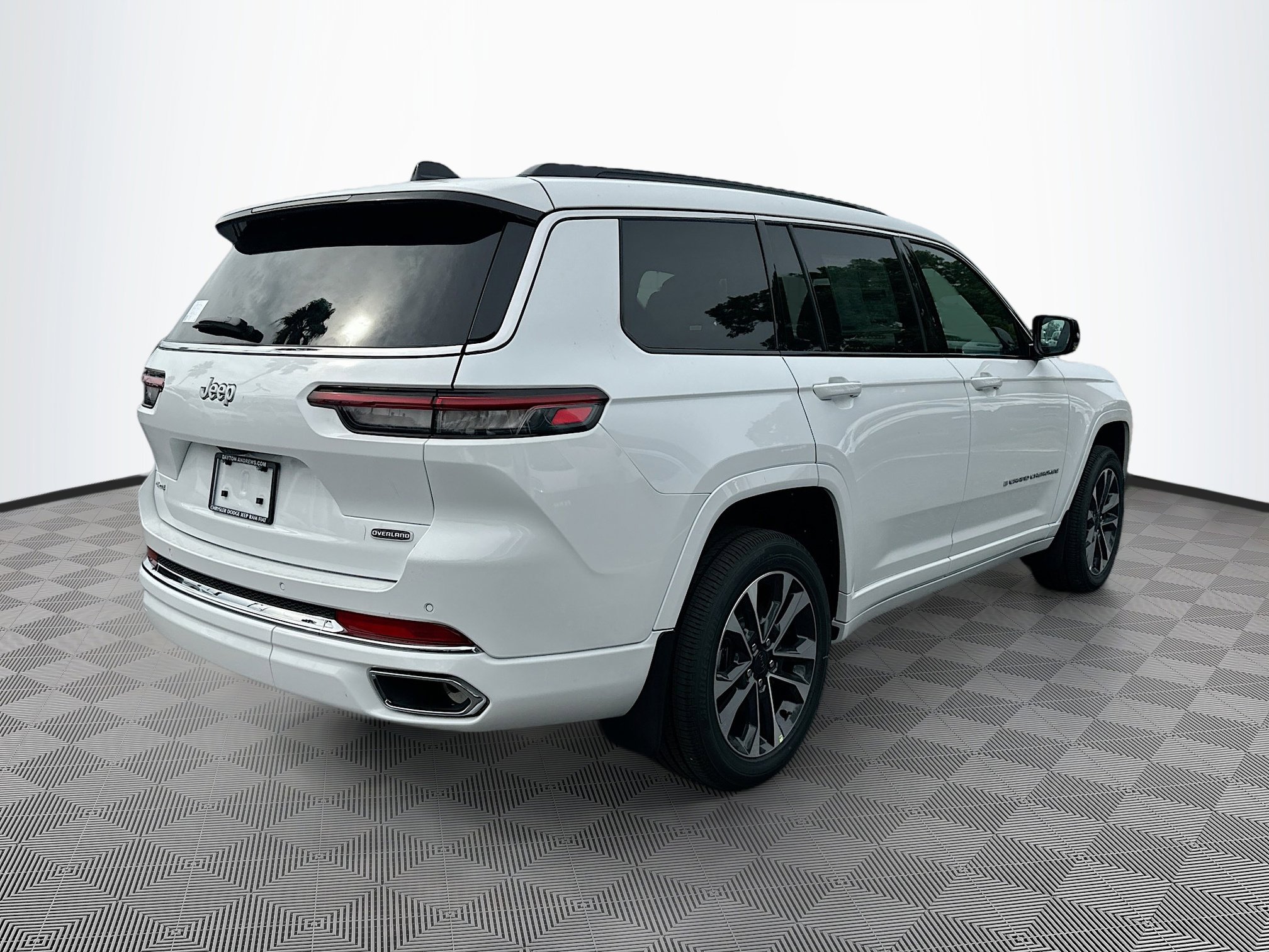 2025 Jeep Grand Cherokee Overland photo 3