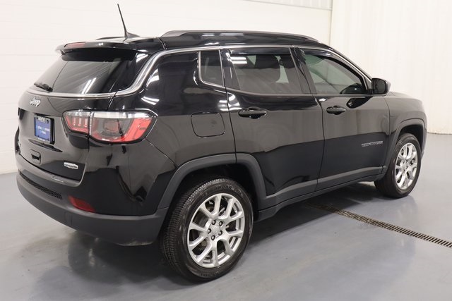 2023 Jeep Compass Latitude Lux photo 8