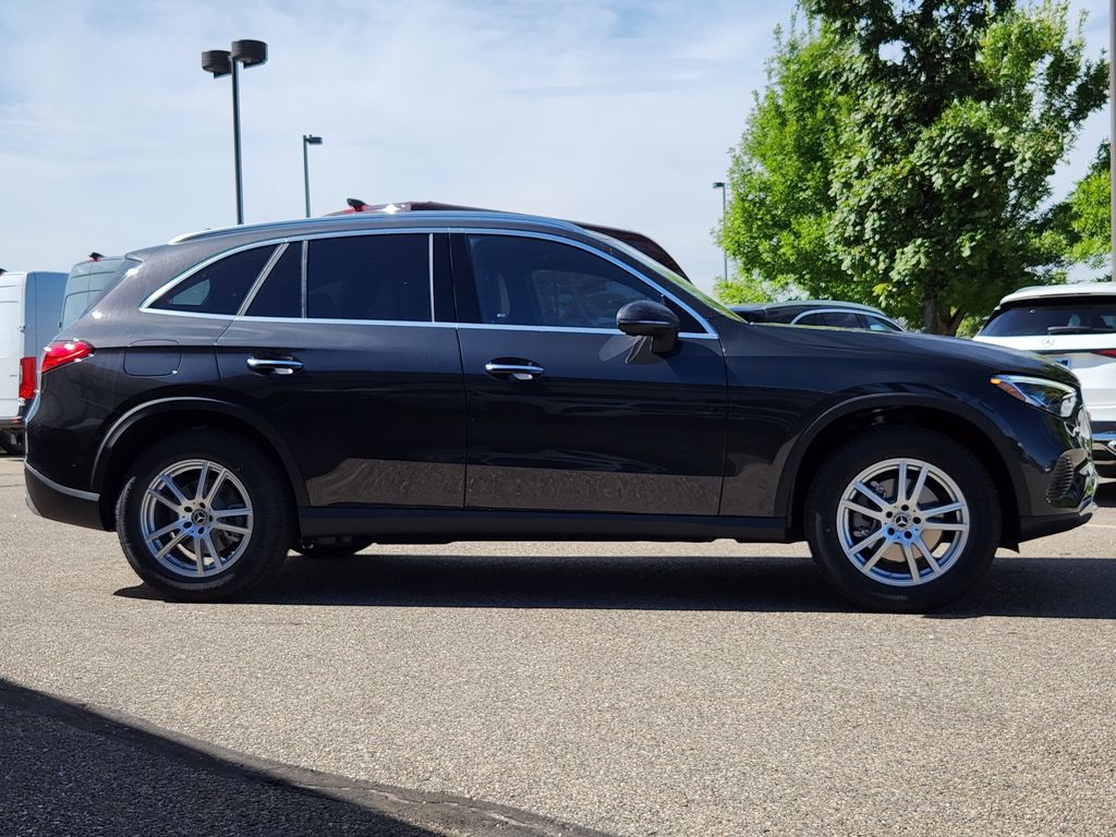 2026 Mercedes Benz GLC 300 4MATIC photo 2