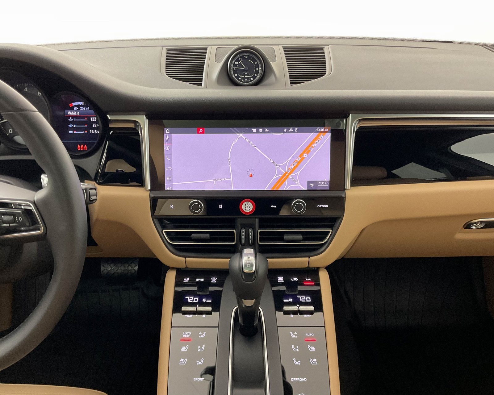 2024 Porsche Macan T photo 17