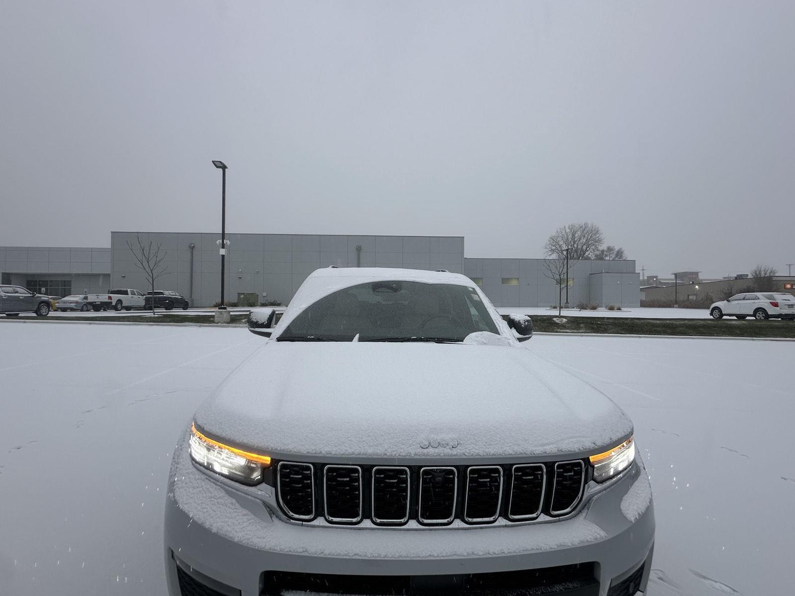 2023 Jeep Grand Cherokee Limited photo 4