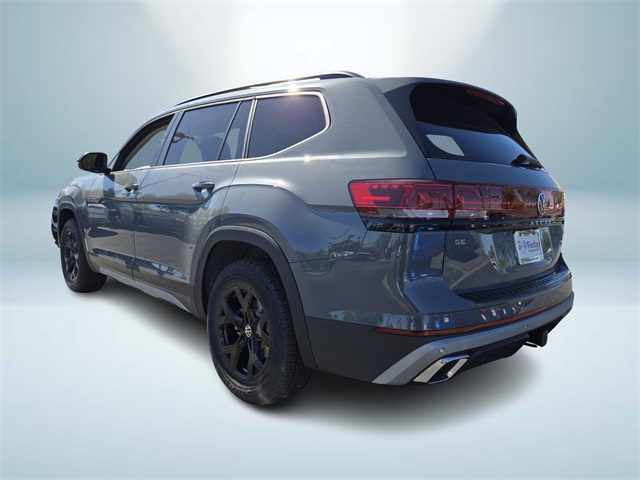 2025 Volkswagen Atlas SE Technology Peak Edition photo 2