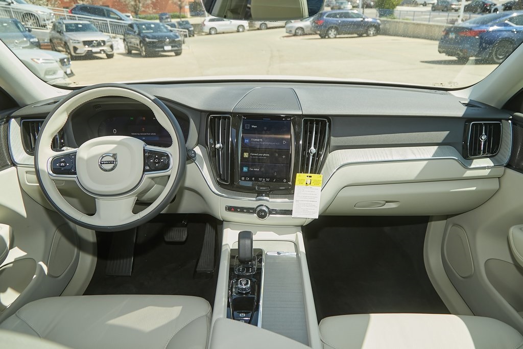 2025 VOLVO XC60 - Image 20