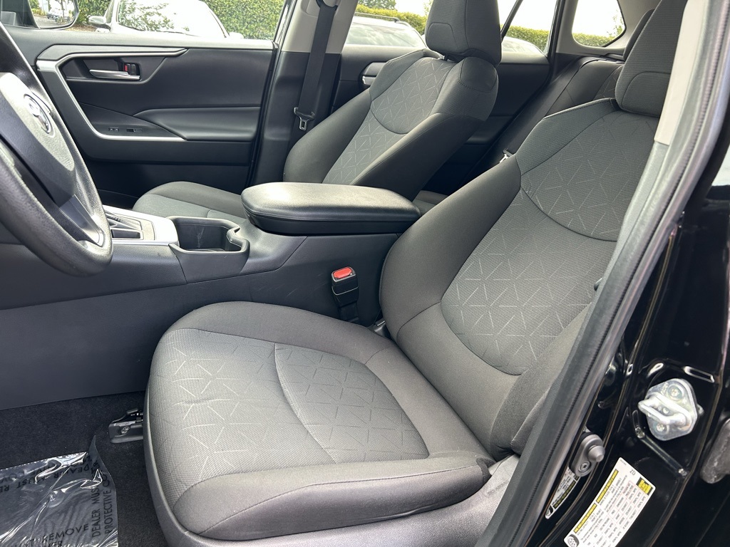 2024 Toyota RAV4 XLE photo 17