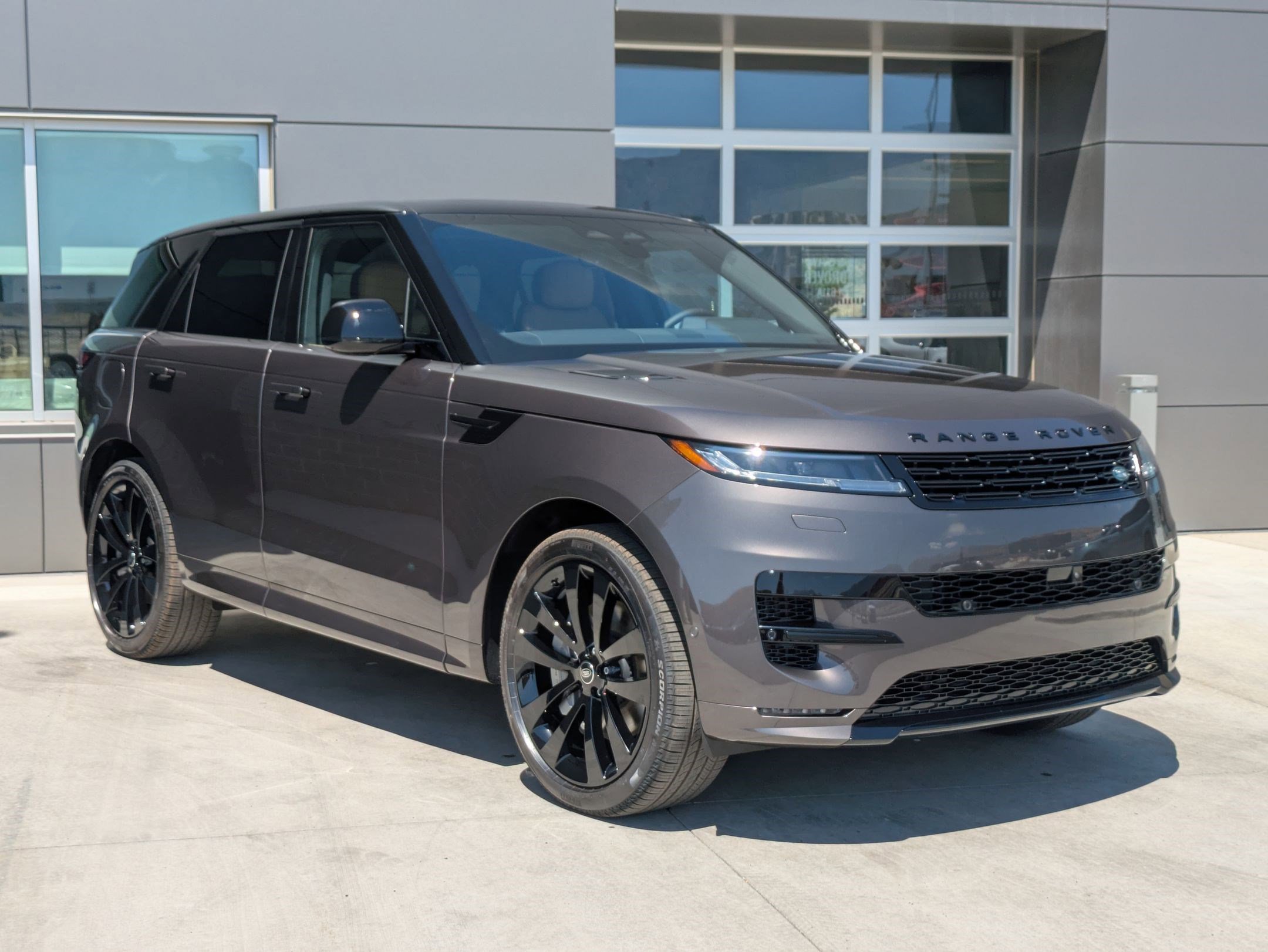 2025 Land Rover Range Rover Sport SE photo 3