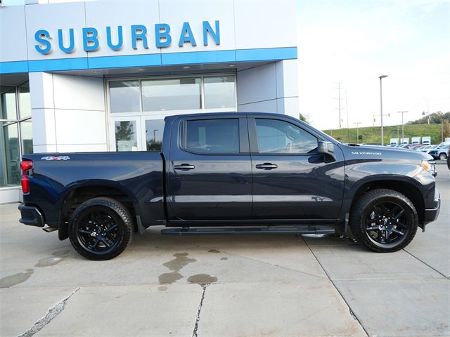 2023 Chevrolet Silverado RST photo 2