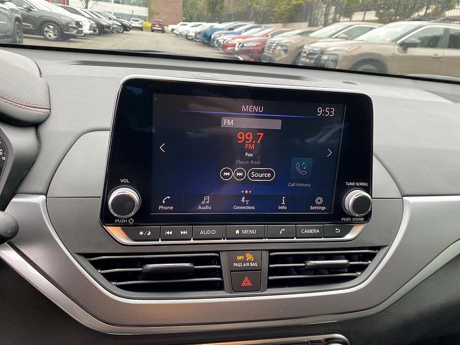 2023 Nissan Altima 2.5 SR photo 10
