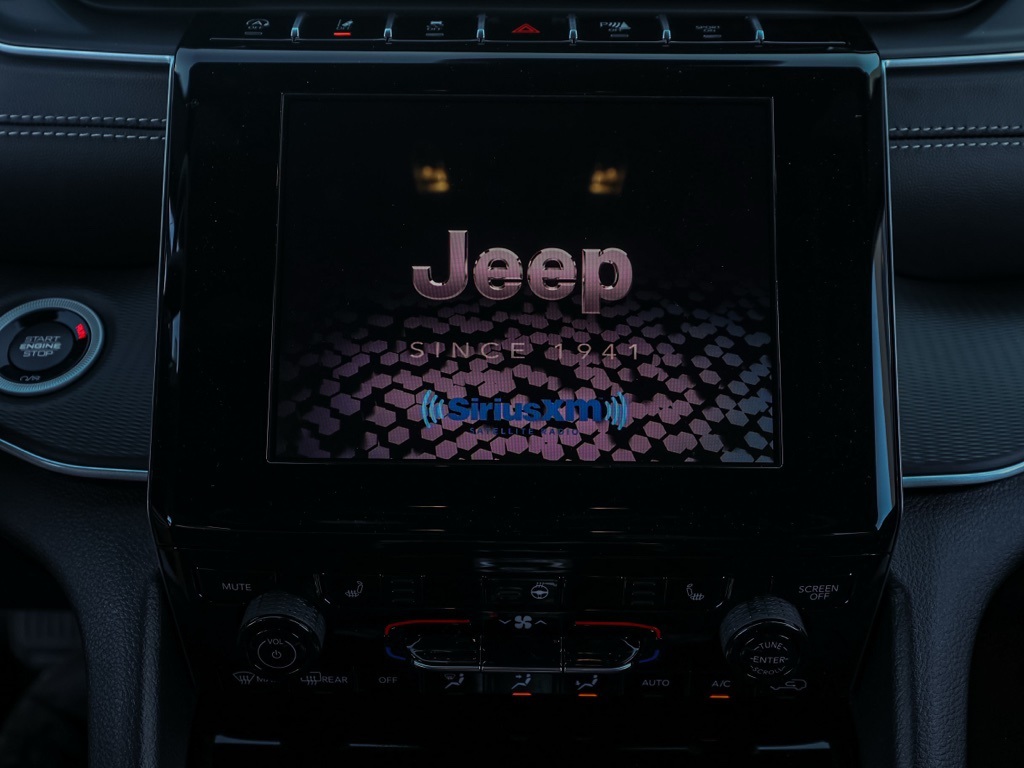 New 2025 Velvet Red Pearl-Coat Exterior Paint Jeep Altitude X image 28