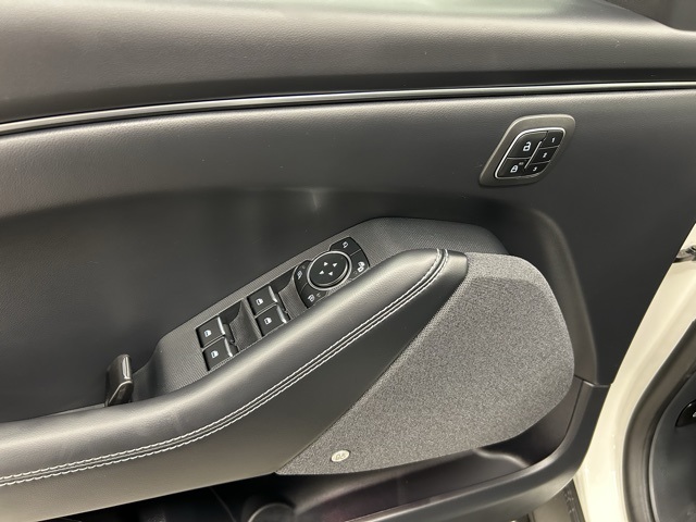 2025 Ford Mustang Mach-E Premium photo 13