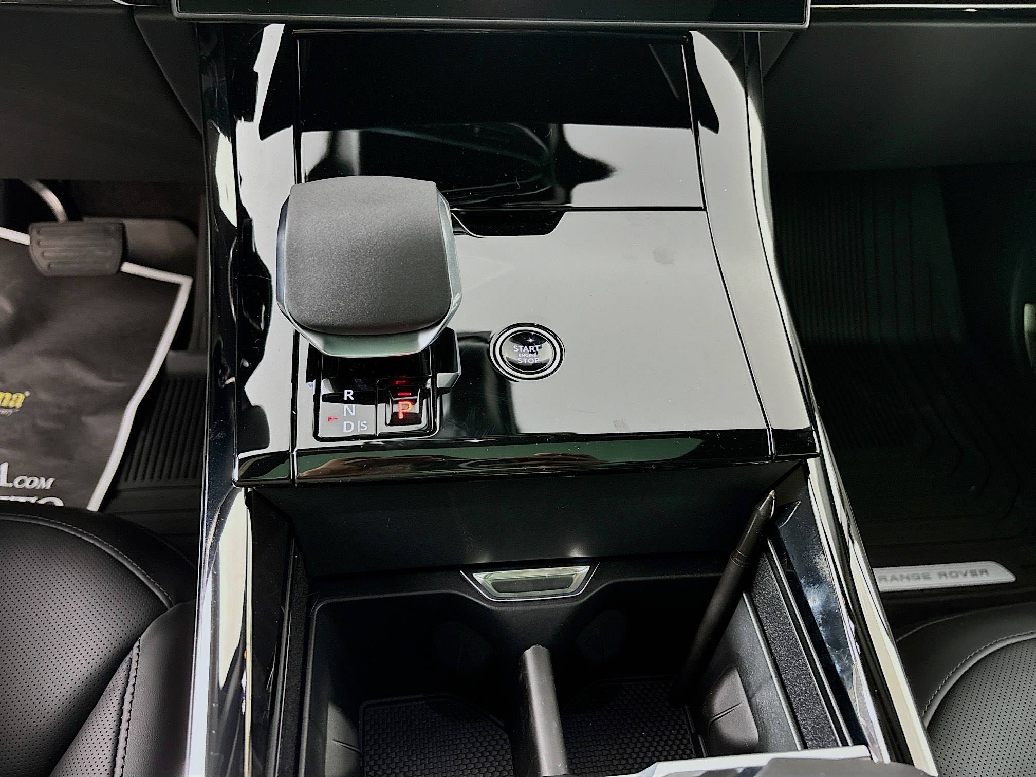 2025 Land Rover Range Rover Sport SE photo 17