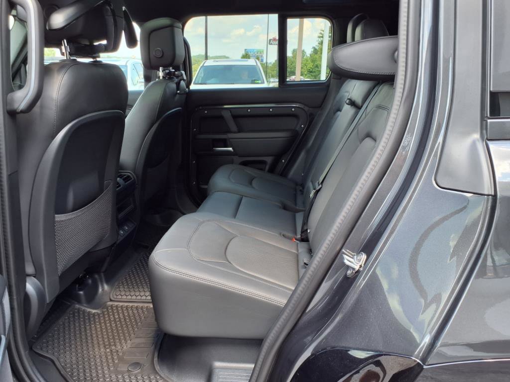 2025 Land Rover Defender 110 X-Dynamic SE photo 12