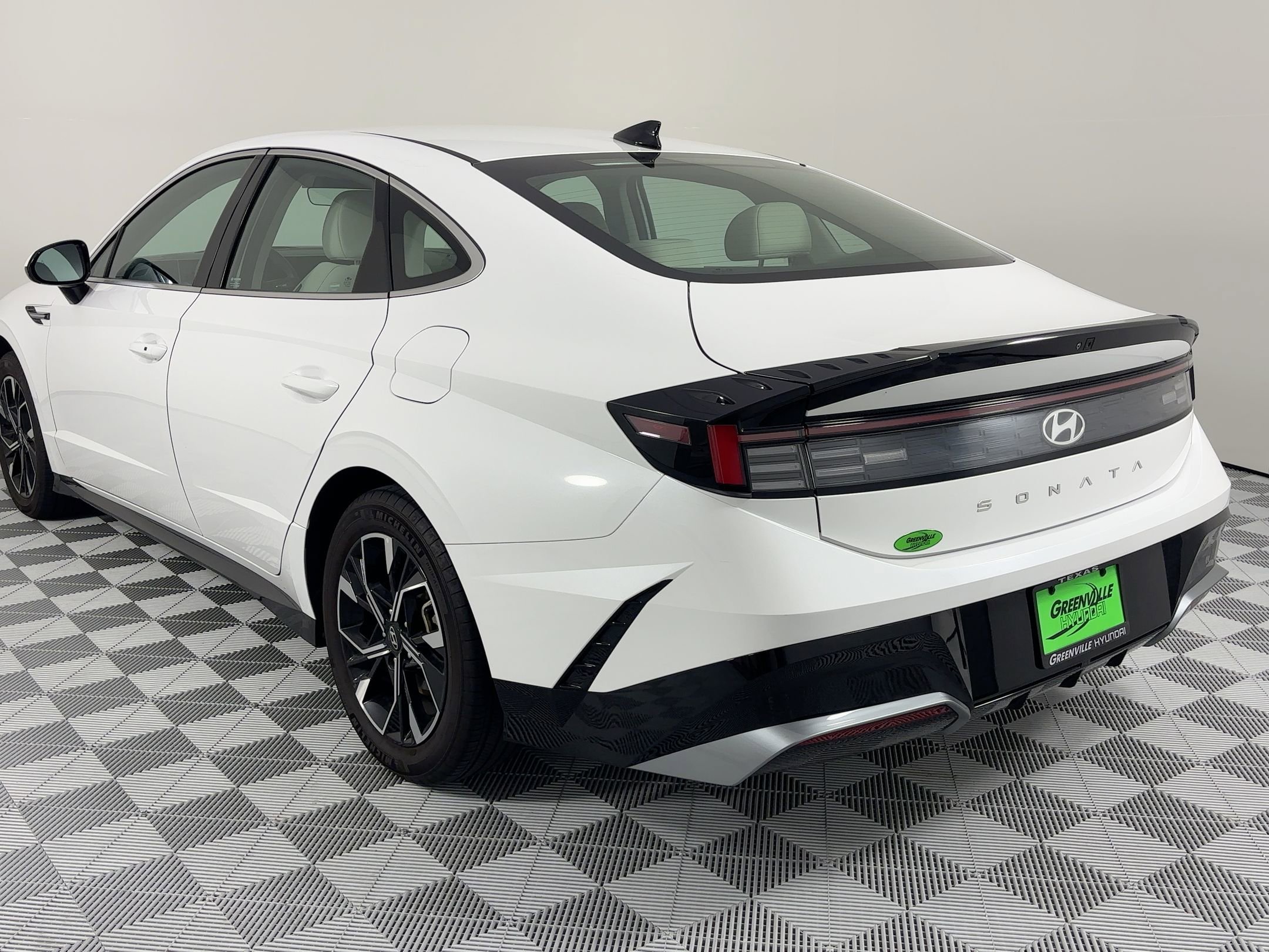 2024 Hyundai Sonata SEL photo 2