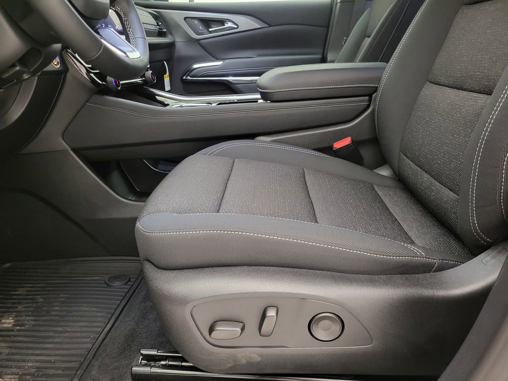 2026 Chevrolet Traverse photo 3