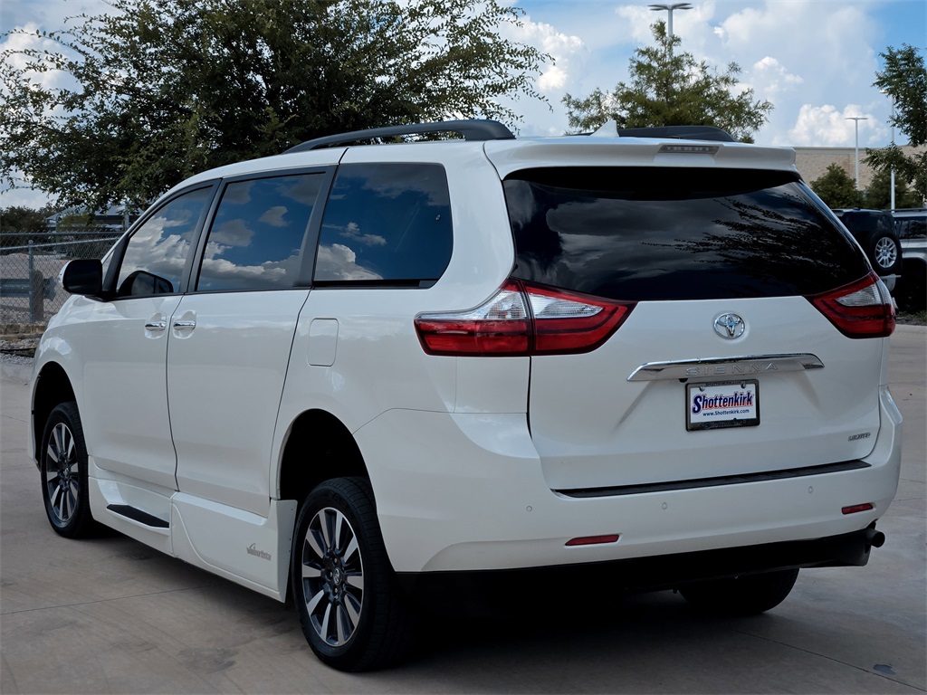 2019 Toyota Sienna Limited Premium photo 5