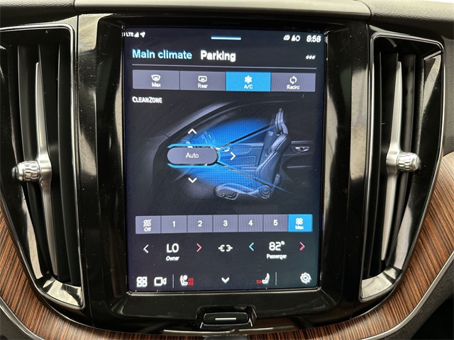 2024 Volvo XC60 B5 Plus photo 11