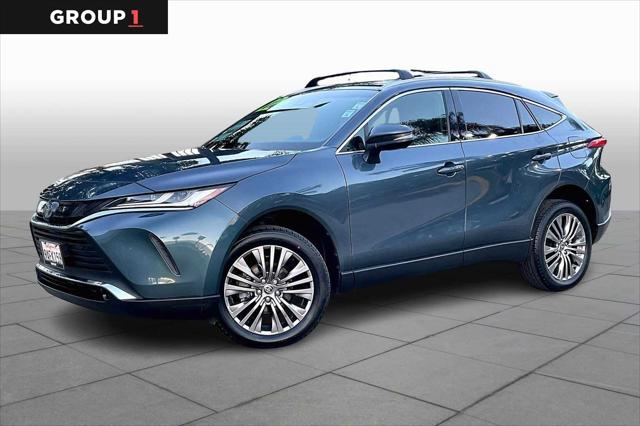 2022 Toyota Venza XLE's photo