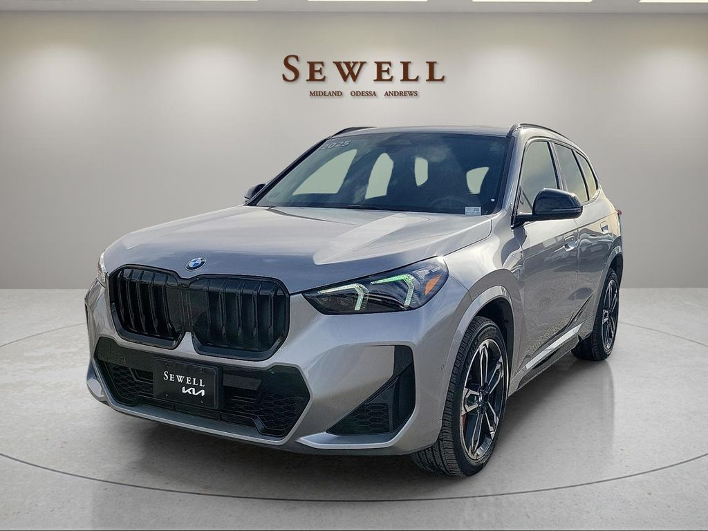 2025 BMW X1 28i's photo