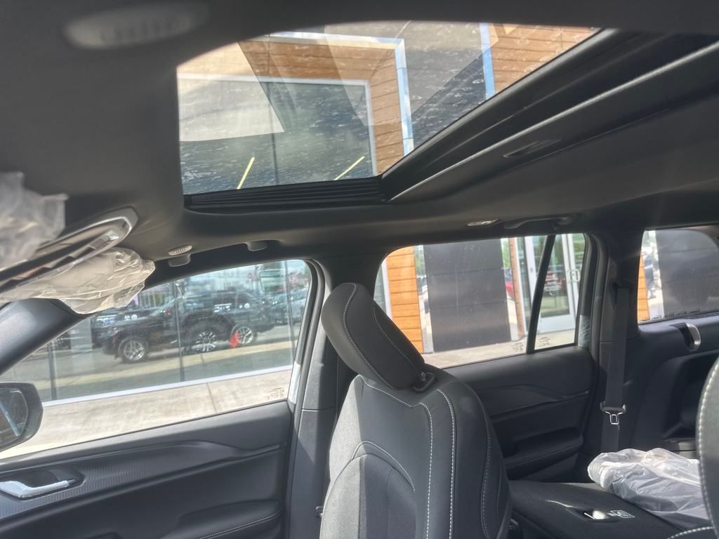 2025 Jeep Grand Cherokee Laredo X photo 3