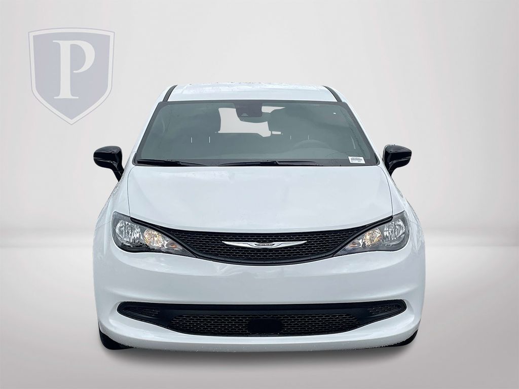 2025 Chrysler Voyager LX photo 2