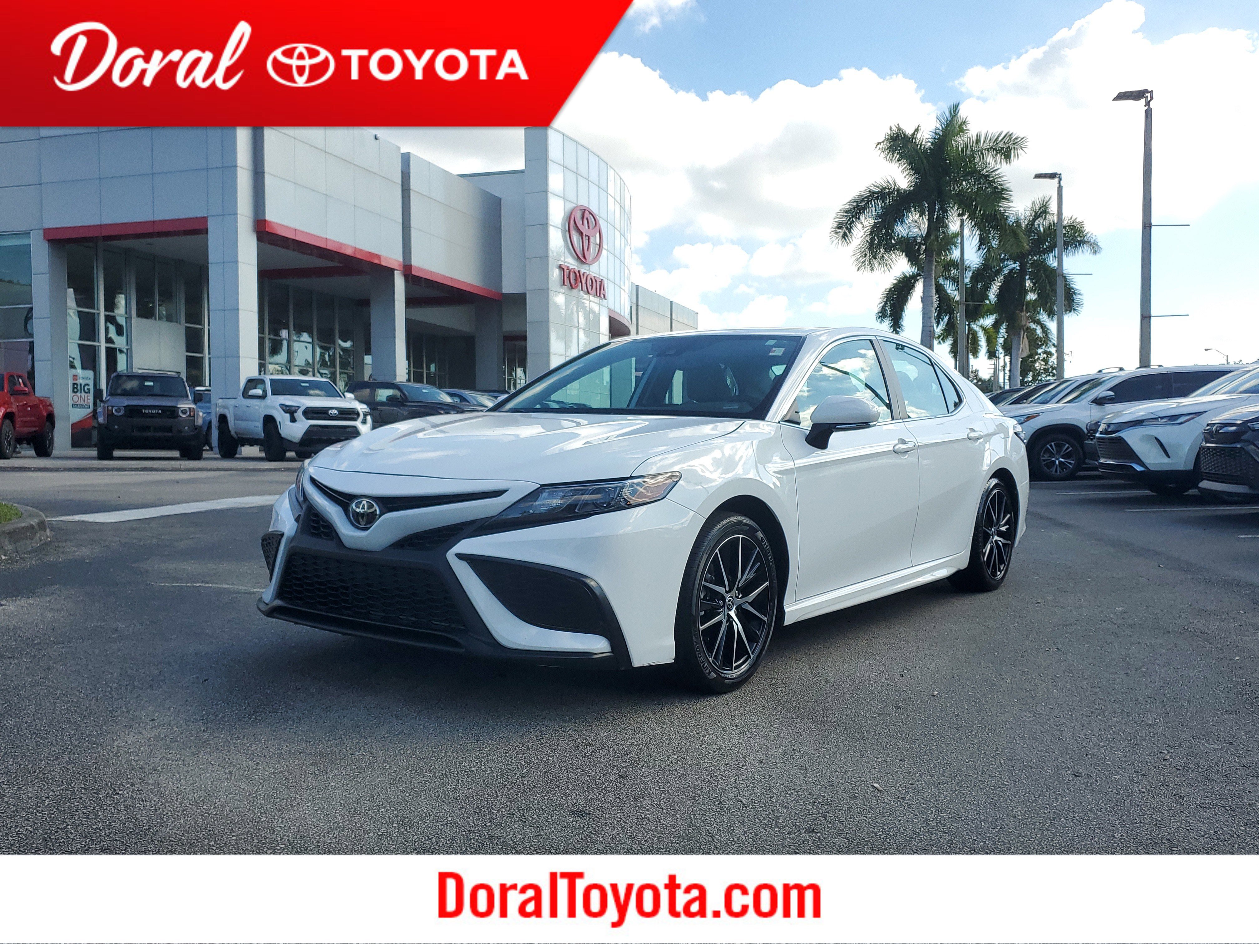 2024 Toyota Camry SE's photo