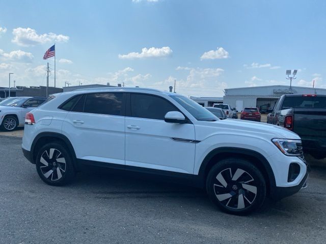 2024 Volkswagen Atlas Cross Sport SE Technology photo 2