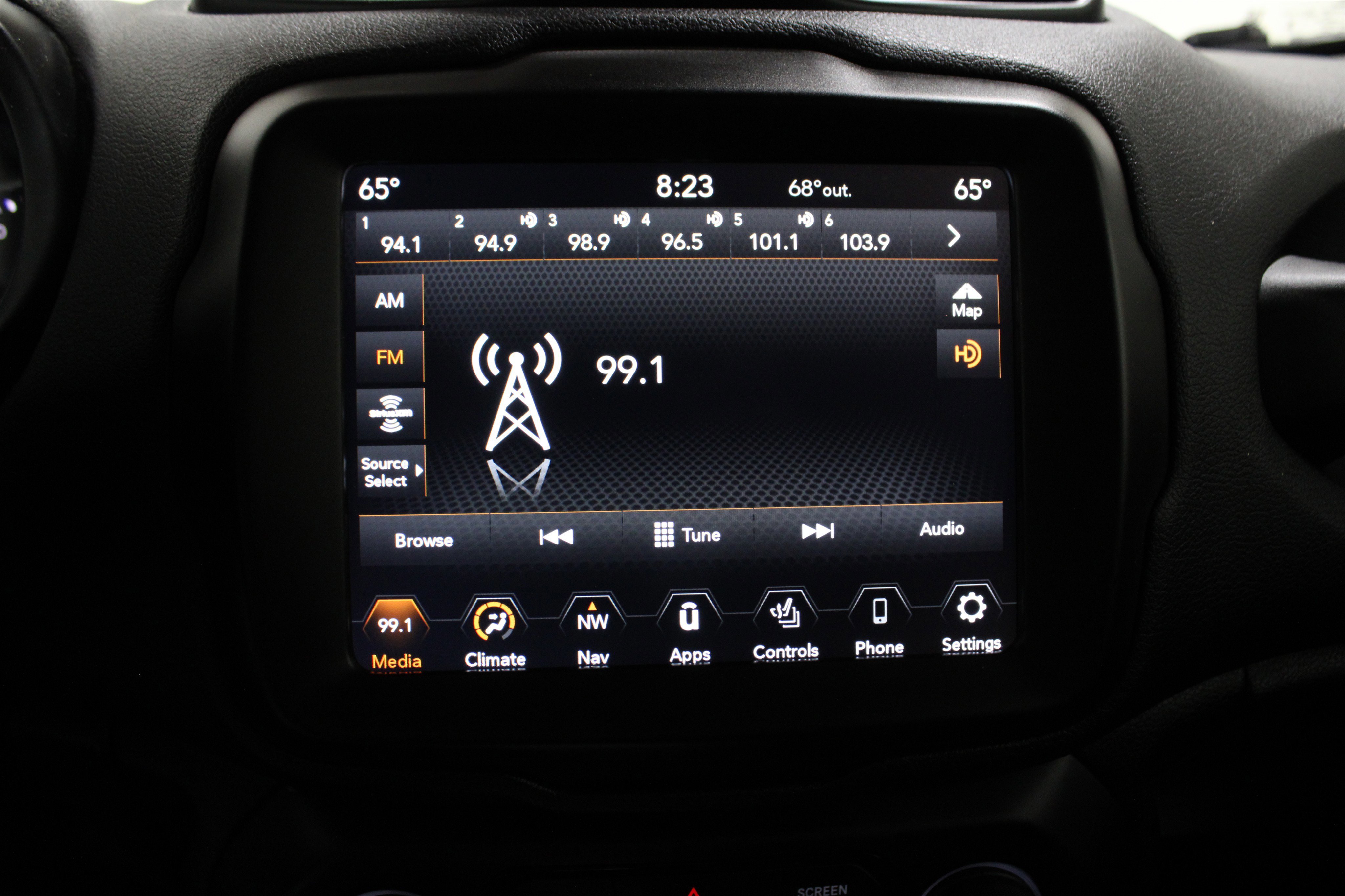 2023 Jeep Renegade Latitude photo 3