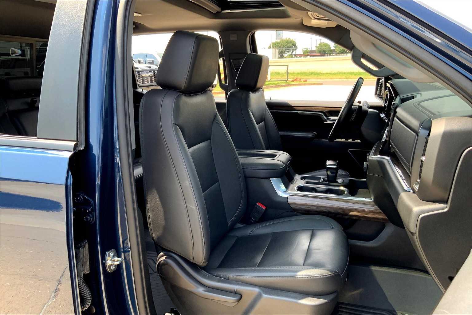 2022 Chevrolet Silverado 1500 RST photo 8