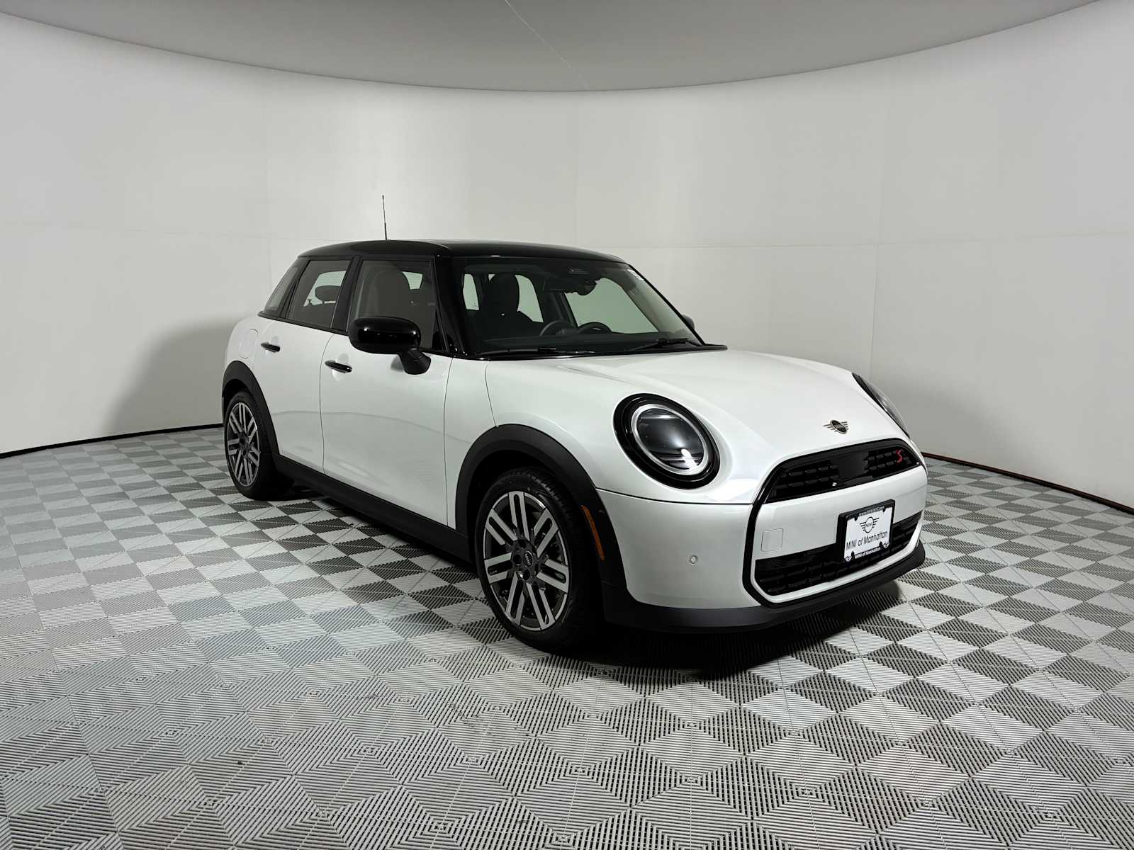 2026 MINI Hardtop 4 Door S's photo
